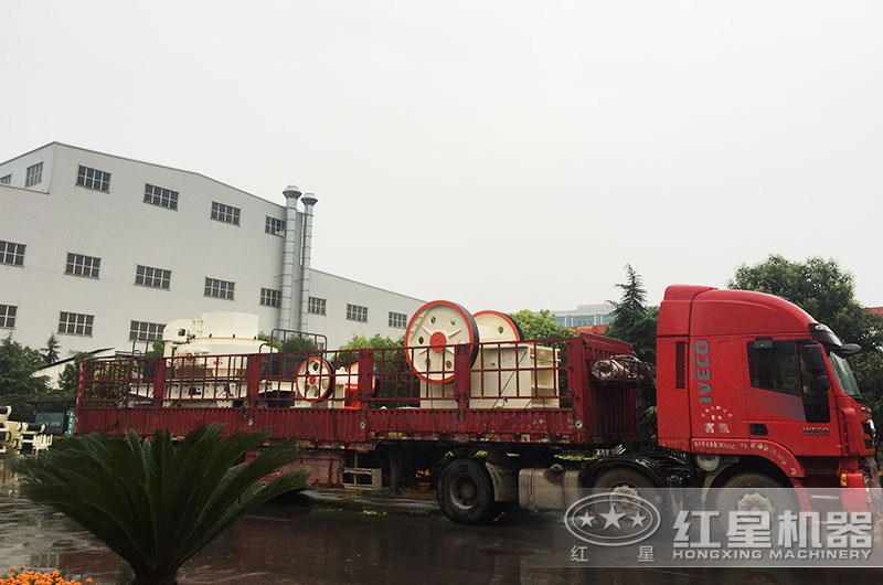 问鼎网页版整套打石子机器装车发货中